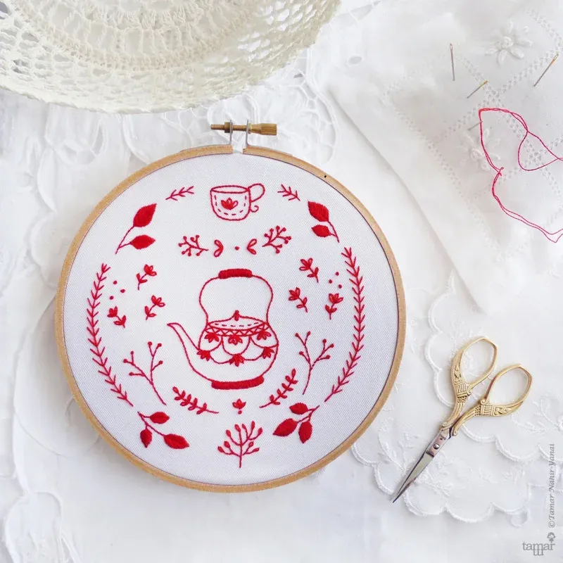 Kit broderie bouilloire rouge antique, 21 x 21 cm
