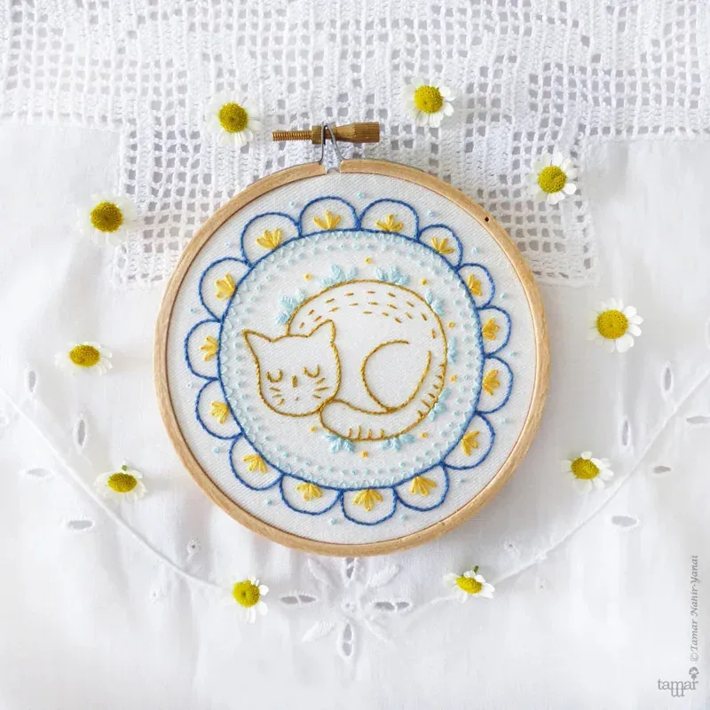 Kit broderie traditionnelle chat endormi, 16 x 16 cm