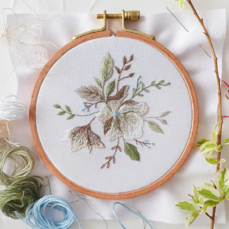 Kit broderie traditionnelle Falling into Bloom, 16 x 16 cm