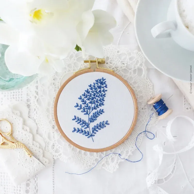 Kit broderie feuilles bleues nature, 16 x 16 cm