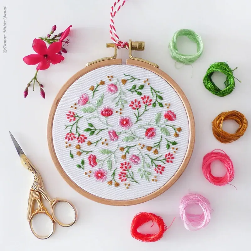 Kit broderie fleurs de Noël, motif 16 x 16 cm