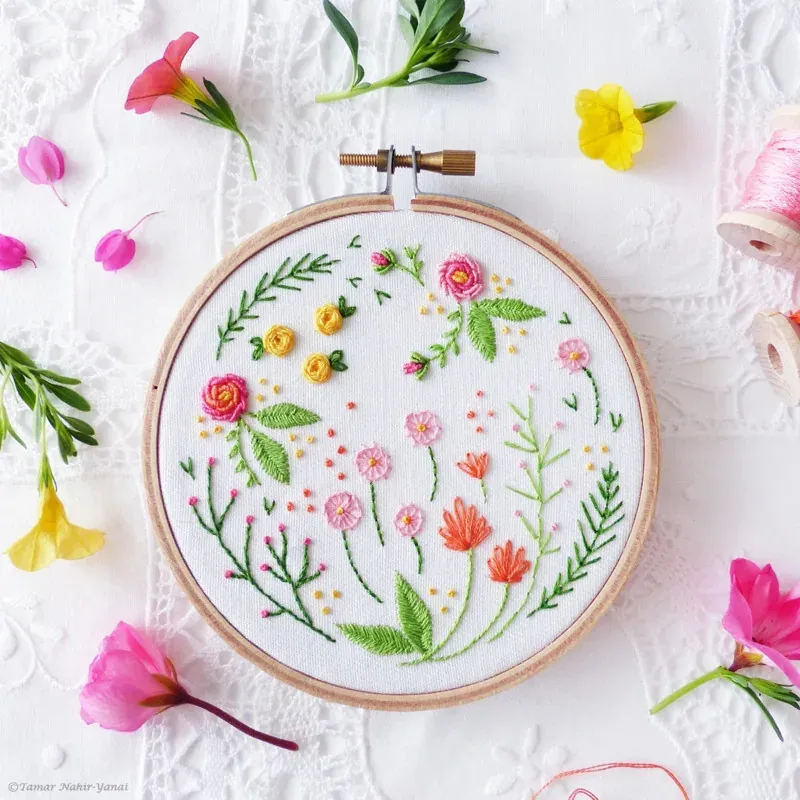 Kit broderie fleurs Happy Garden, 16 x 16 cm, Tamar Ny