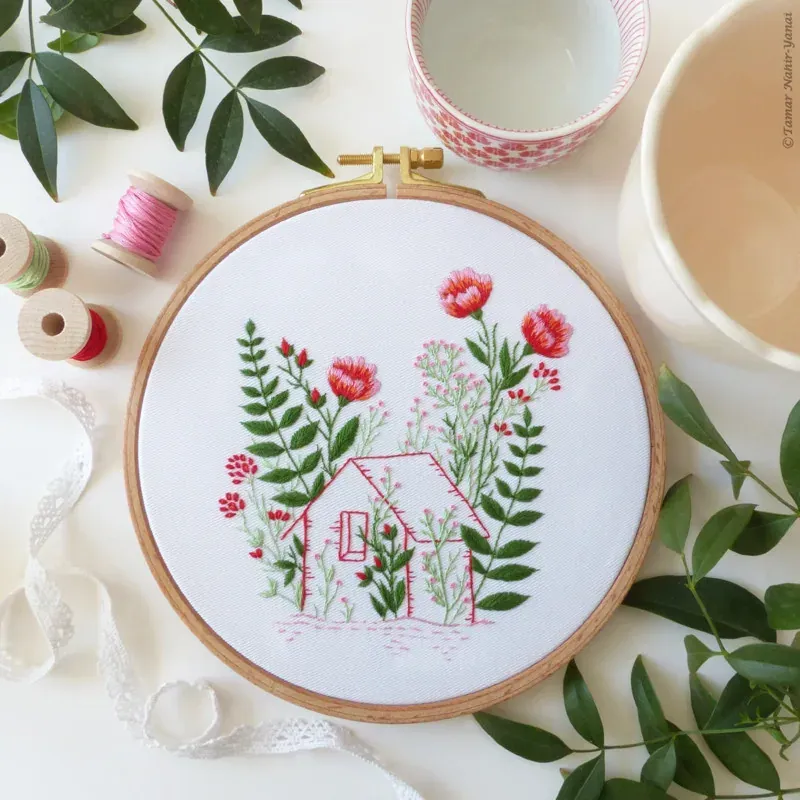 Kit broderie florale Between the Flowers, 21 x 21 cm