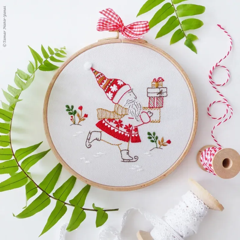 Kit broderie Père Noël en mouvement, 21 x 21 cm