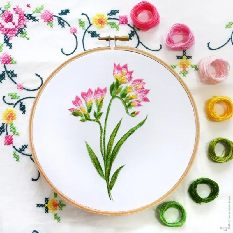Kit broderie Pink Freesia, fleurs, 21 x 21 cm