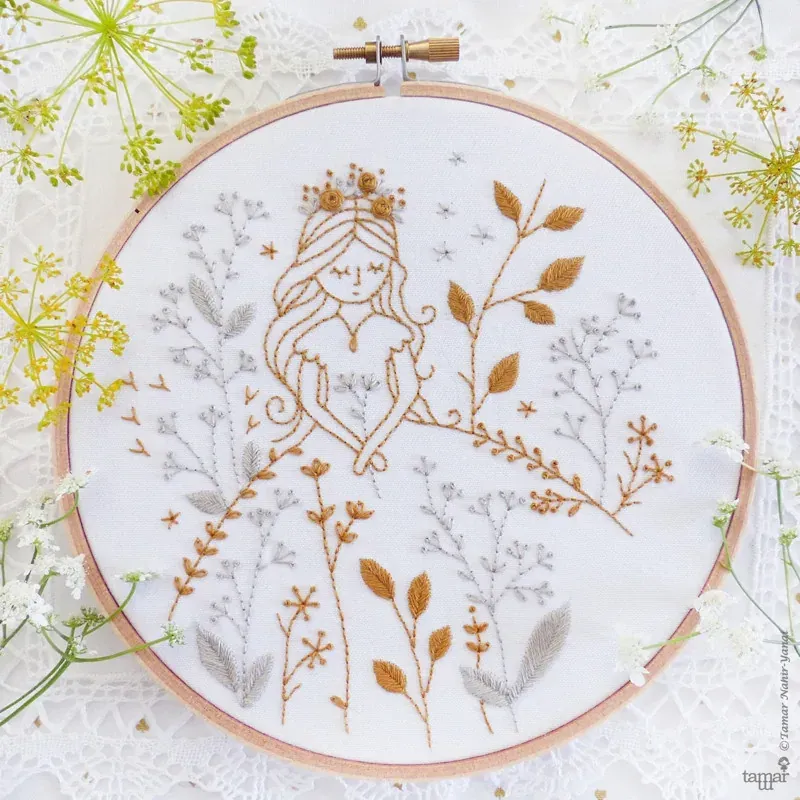 Kit broderie princesse or et gris, 21 x 21 cm