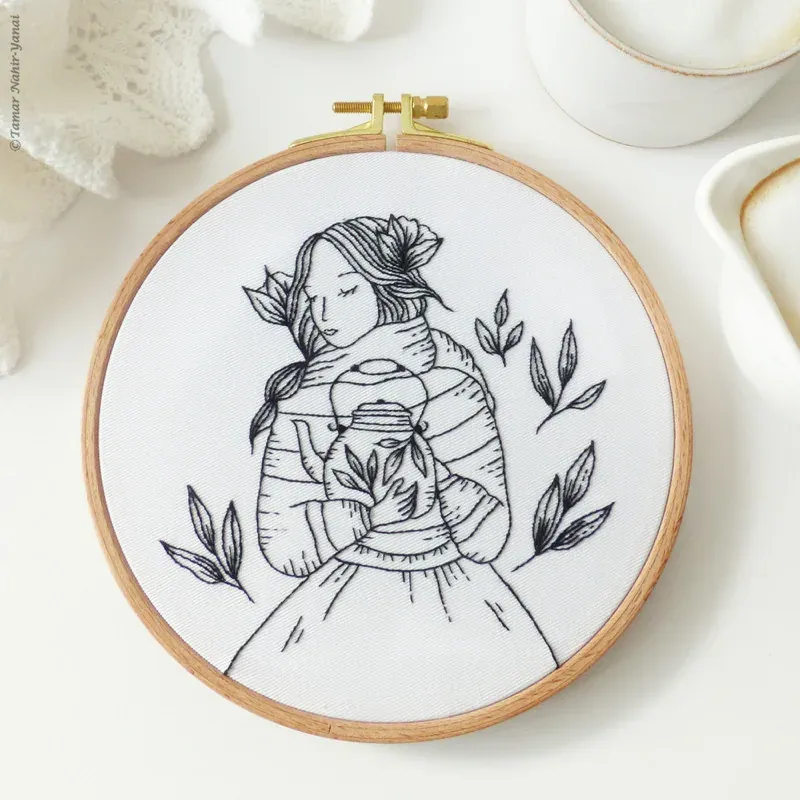 Kit broderie Tea Time Lady, scène du quotidien 21 x 21 cm