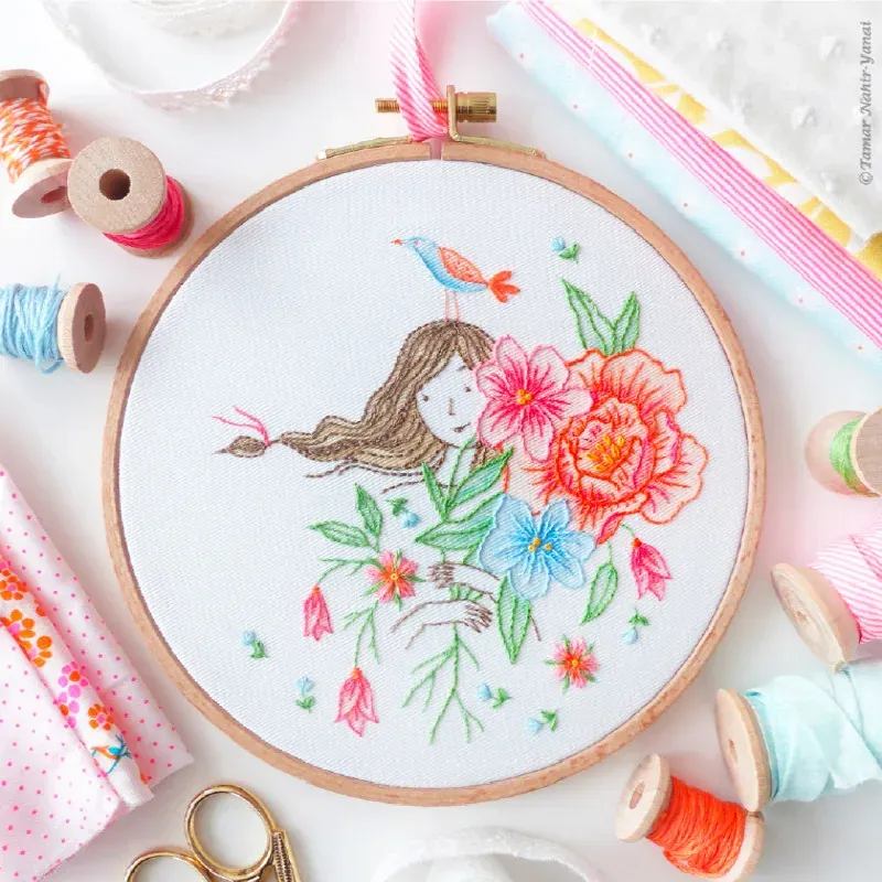 Kit broderie traditionnelle Blooming Girl, 21 x 21 cm