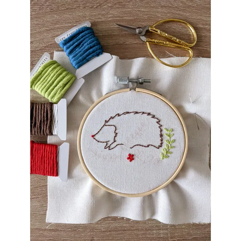Kit broderie traditionnelle hérisson décoratif