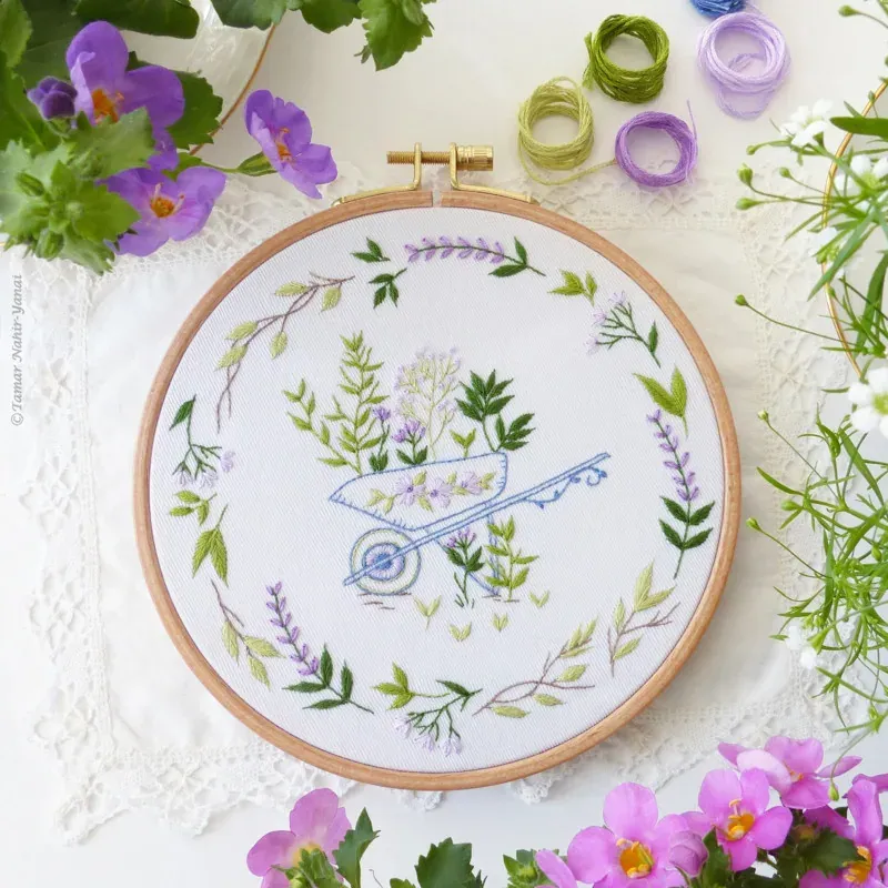 Kit broderie traditionnelle jardinage, 21 x 21 cm