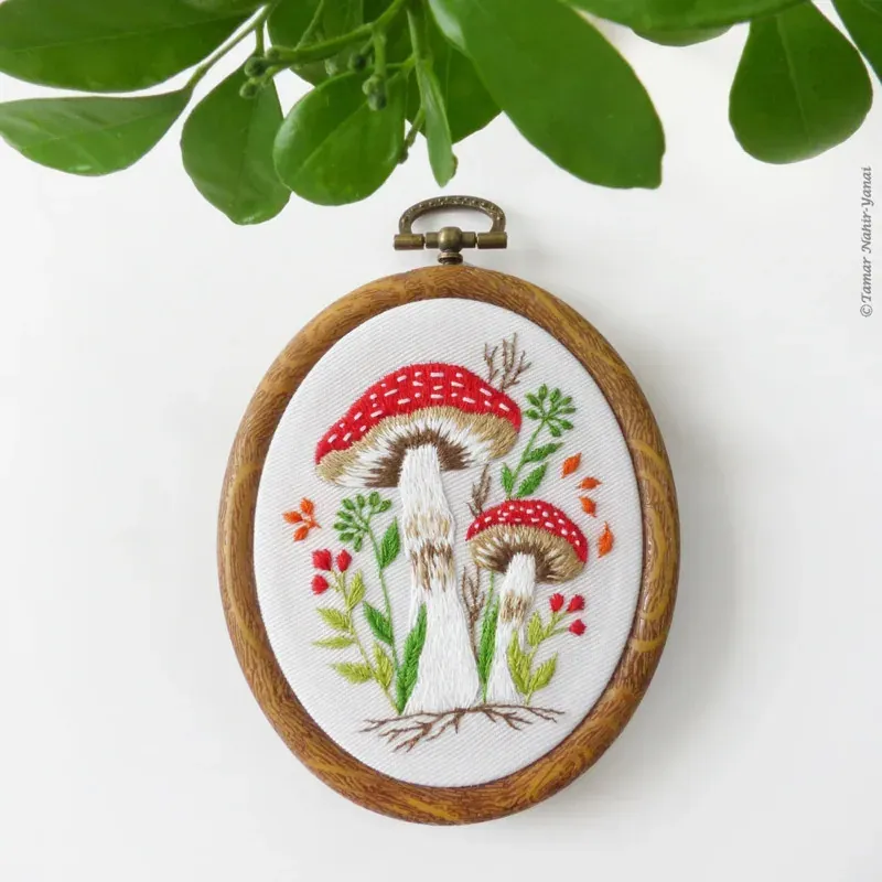 Kit broderie traditionnelle petits champignons, 16 x 16 cm