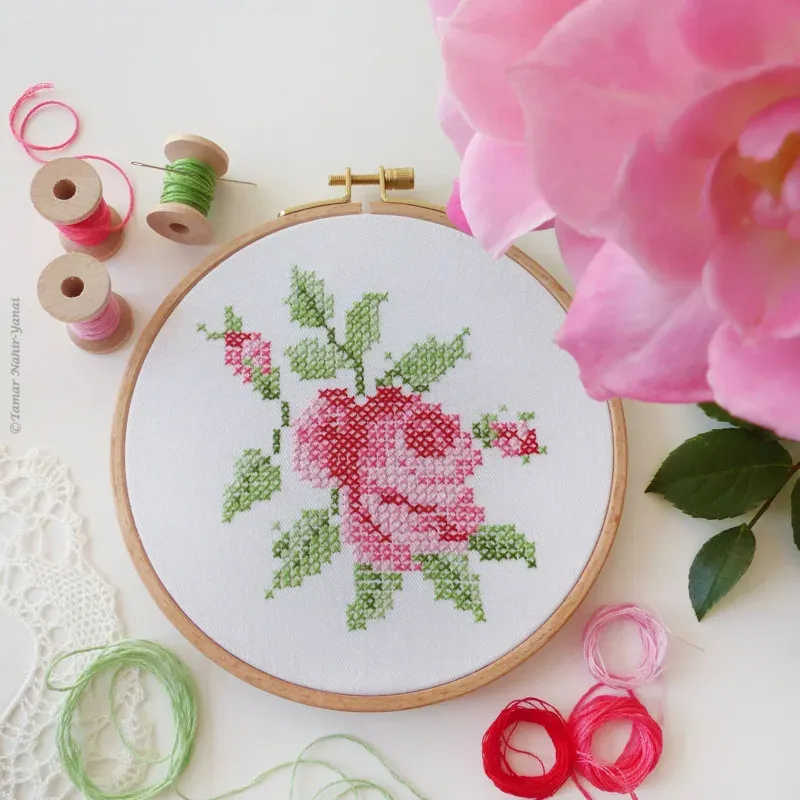 Kit broderie traditionnelle rose, 21 x 21 cm