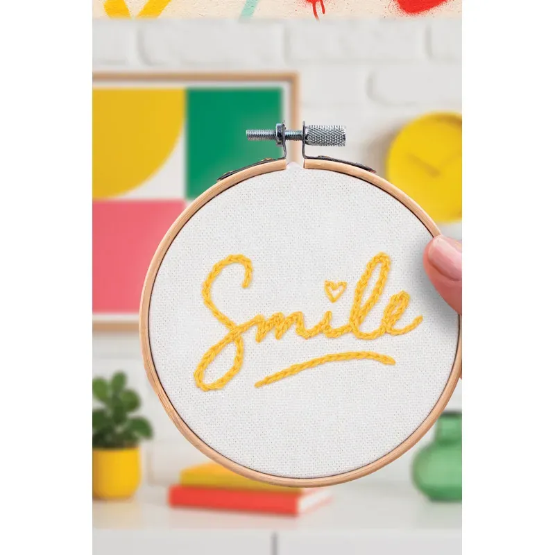Kit broderie traditionnelle Smile, décor à réaliser