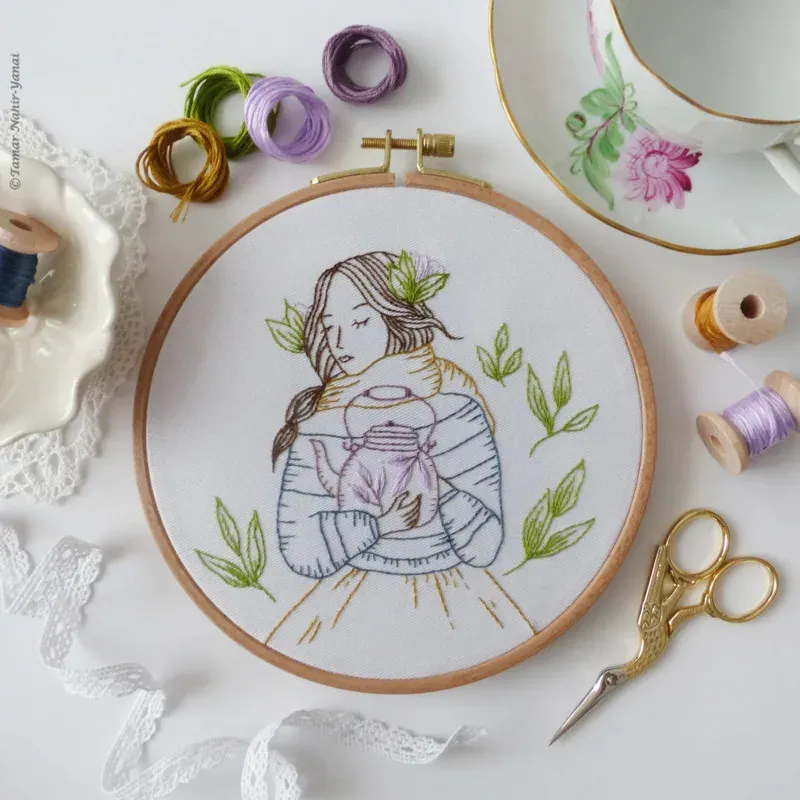 Kit broderie traditionnelle Tea Time Lady, 21 x 21 cm