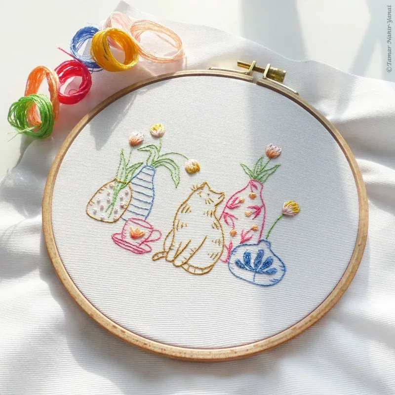 Kit broderie tulipes et chat Tamar Ny, 21 x 21 cm