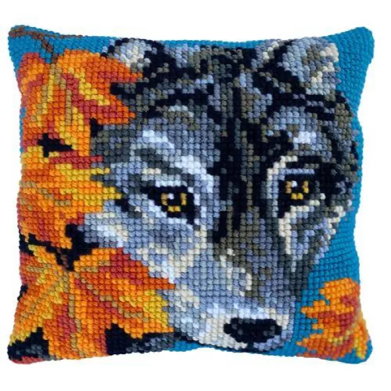 Kit coussin point de croix loup Ladybird, 40 x 40 cm : vue 1