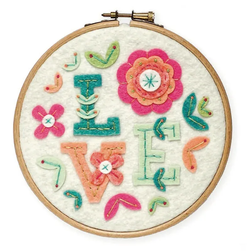 Kit feutrine tambour fleuri Love à suspendre, 15 cm