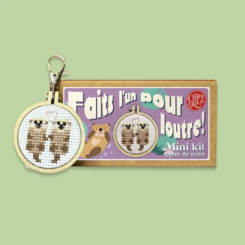 Mini kit point de croix loutres avec porte-clés, 5 cm : vue 1