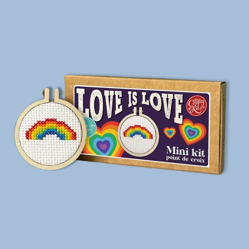 Mini kit point de croix Love is Love avec porte-clés : vue 1